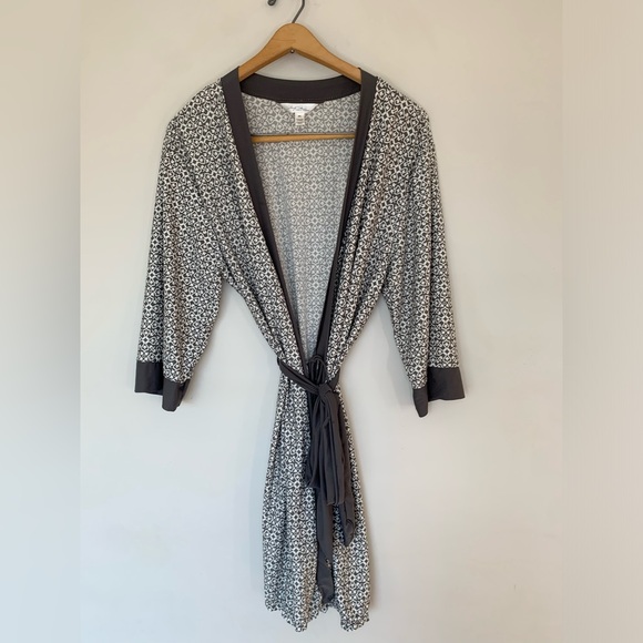 Marilyn Monroe Wrap Intimates Long Sleeves Robe Size Medium. Pre-owned. - Picture 2 of 9